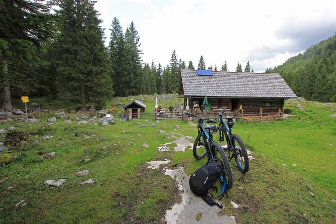 Guided e-bike tour of the alpine pastures in the Salzkammergut - Badstumhütte near the Gosau grinding stone quarry