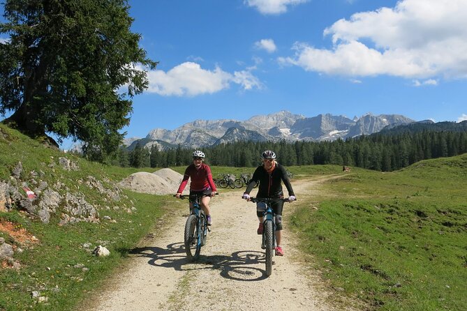 Guided e-bike tour of the alpine pastures in the Salzkammergut - How the e-bike day feels on real Salzkammergut climbs