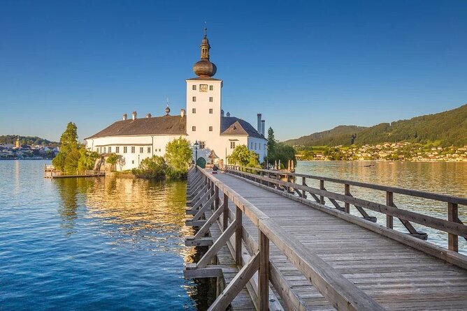 Guided excursion to Hallstatt in the Salzkammergut from Vienna - Getting picked up in Vienna, then settling in for the ride