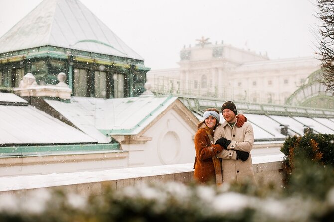 Guided Photoshoot Experience in Wien - Burgtor: The “Scale Shot” Stop