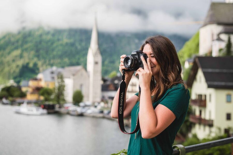 Hallstatt: 2-Hour Guided Walking Tour with Photographer - Marktplatz Hallstatt: wandering the center without feeling herded