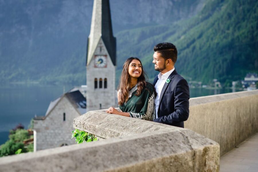 Hallstatt: 2-Hour Guided Walking Tour with Photographer - Back to the waterfront: classic angles, done the smart way
