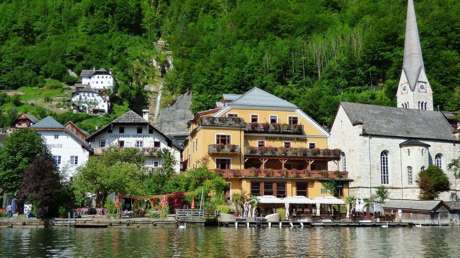 Hallstatt Private Walk Tour - What makes the guide experience feel premium