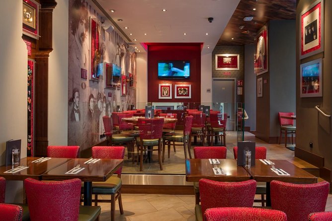 Hard Rock Cafe Vienna with Set Menu for Lunch or Dinner - Entering Hard Rock Cafe Vienna Fast, Without Playing Line Tetris