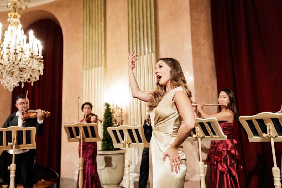 Imperial Gala Concert at Palais Auersperg - Concert & Dinner vs Dinner & Concert: timing that actually matters