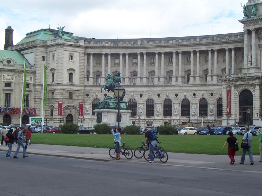 Imperial Vienna: Full-Day Tour from Budapest - The optional Schönbrunn Palace time you should plan around