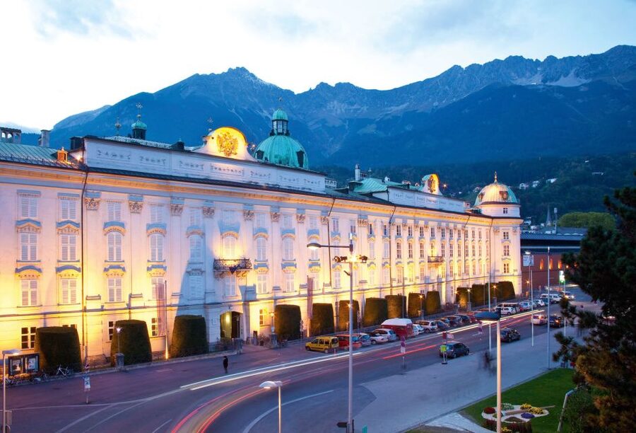 Innsbruck: City Card Including Public Transport - Swarovski Crystal Worlds Shuttle to Wattens