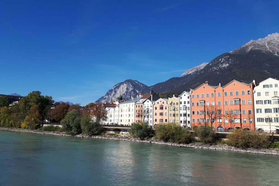 Innsbruck: Express Walk with a Local in 60 minutes - Group size of up to 8: the social advantage