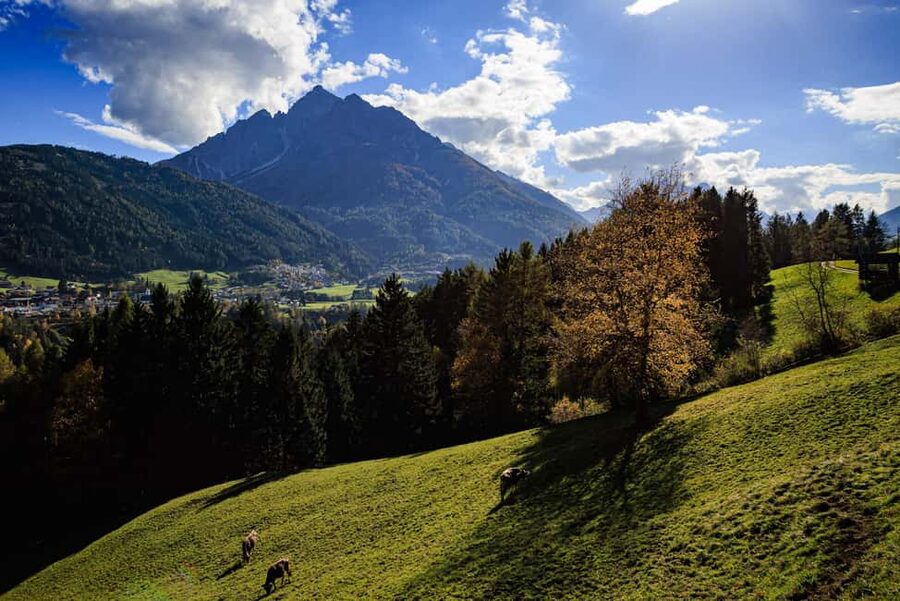 Innsbruck: Panoramic hike over the Telfer Wiesen - The turnback via Telfes hamlet, church views, then quiet trail again
