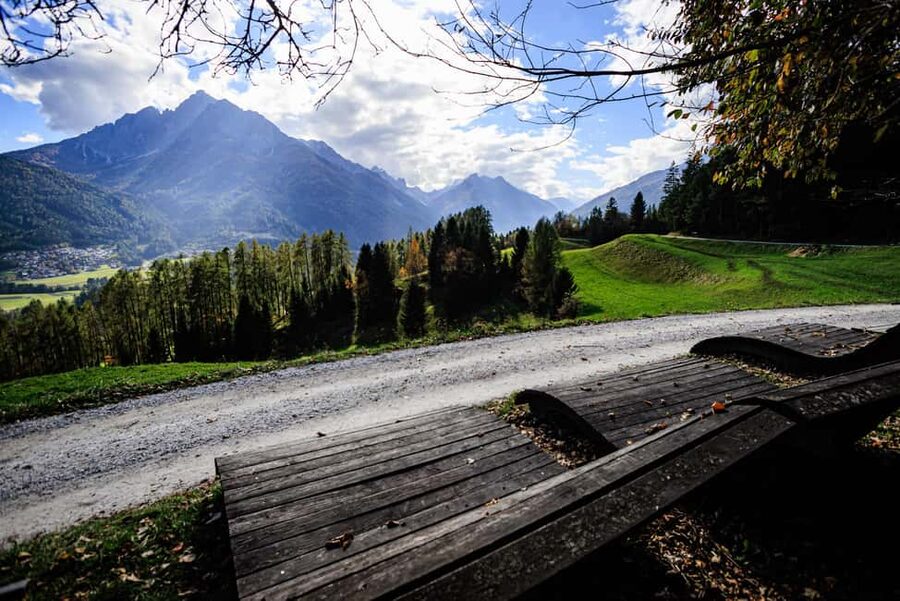 Innsbruck: Panoramic hike over the Telfer Wiesen - Meet Peter and the photo-guide approach, useful for more than just pictures