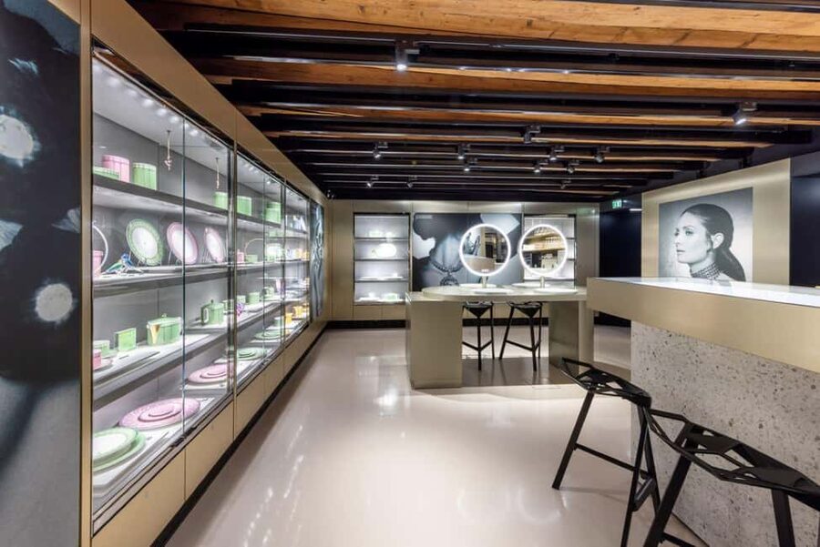 Innsbruck: Swarovski Exclusive Guided Tour with Drink & Gift - Timeless Wall and the installations across two floors