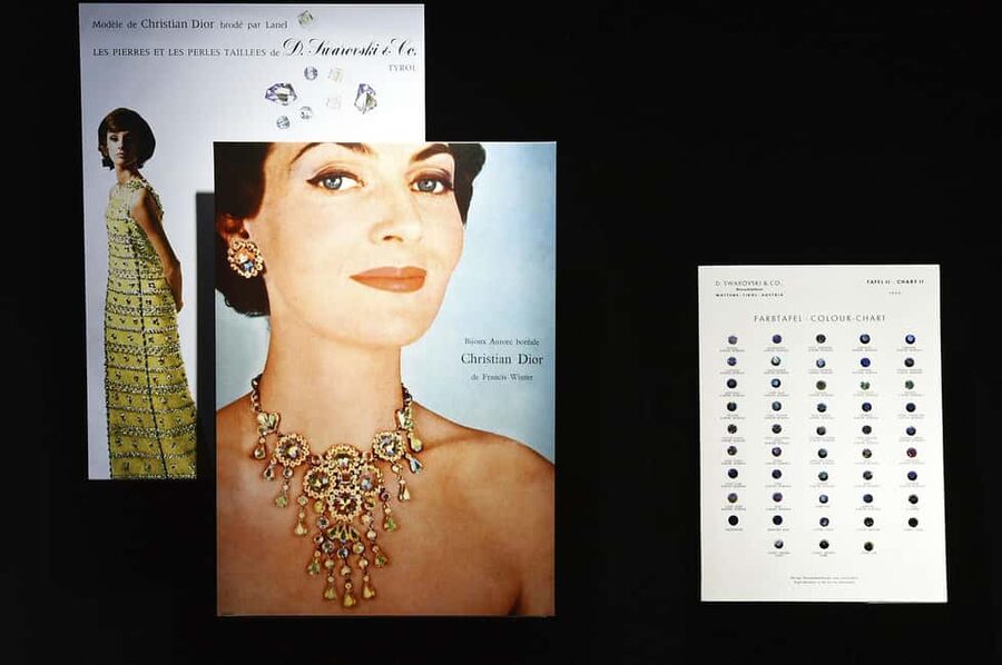 Innsbruck: Swarovski Exclusive Guided Tour with Drink & Gift - A drink at the elegant bar, and what to do with that time