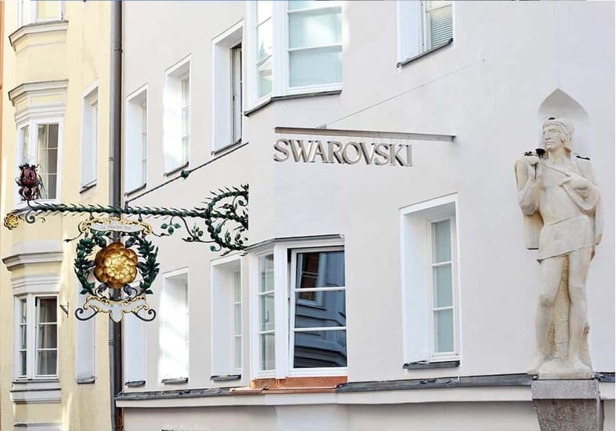 Innsbruck: Swarovski Exclusive Guided Tour with Drink & Gift - The exclusive crystal gift and how shopping works after the guide