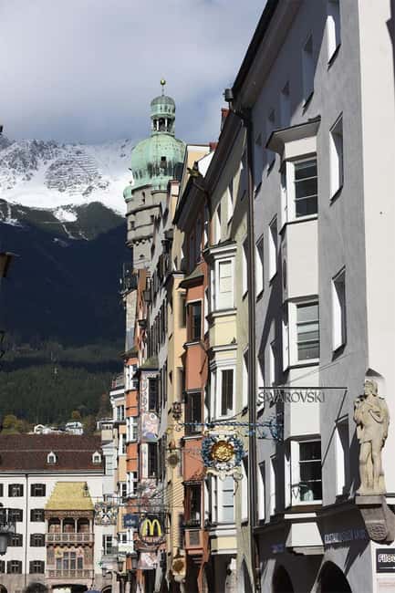Innsbruck: Swarovski Exclusive Guided Tour with Drink & Gift - Your 30-minute Crystal Expert tour inside the store