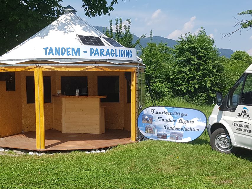 Kärnten/Ossiachersee: Paragleiten " Thermikflug" - Safety briefing and tandem setup with state-certified pilots