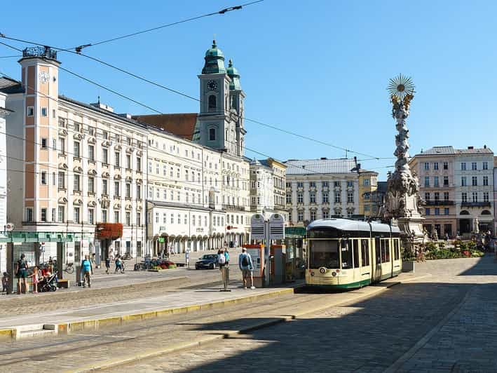 Linz: Private Day Trip to Cesky Krumlov - Castle on the Rock: Baroque Garden, Long Bridge, and Mixed Architecture