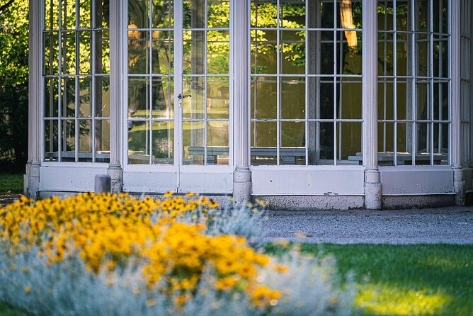 Lonely Goatherd Bike Tour: Cycle Salzburg's Surroundings with the Sound of Music - Stop 3: Schloss Leopoldskron and the pond views from outside the park