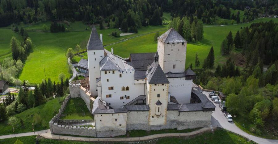 Mauterndorf: Castle Entrance Ticket - Audio Guide Walkthrough Through Chambers, Vaults, and Private Rooms