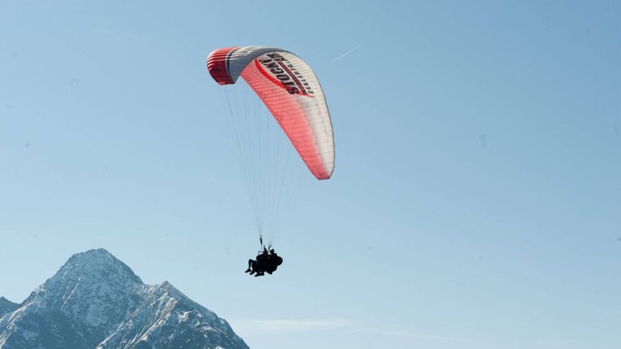 Mayrhofen: Paragliding Flight Experience Over Mountains - Where Mayrhofen Paragliding Really Succeeds: Gear, Guidance, and Real Control