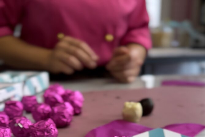 Mozart Kugel Workshop in Chocolate Museum Vienna "BO-YO" - Picking Milk, White, or Dark Chocolate (and Why the Foil Wrap Matters)