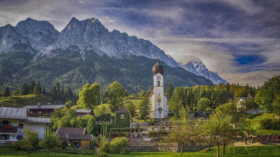 Munich: Neuschwanstein & Zugspitze, Eibsee + Austria, Privat - Grainau Optional Stop and a Café Break: Small Time, Real Comfort