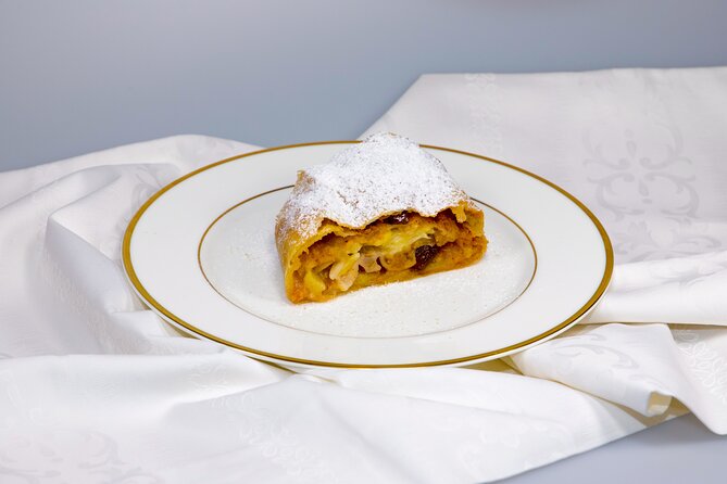 Nabiel's Vienna Cooking Class - The social part: foodie talk, laughs, and drinks at a real table
