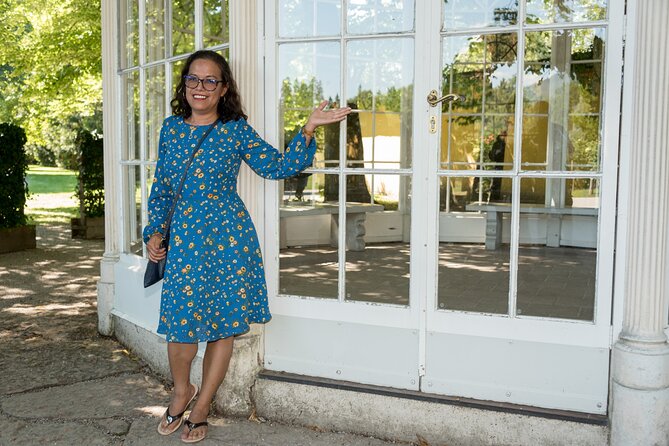 Original Sound of Music Full-Day Private Tour - Stop 2: Hellbrunn Palace gardens and the gazebo pause