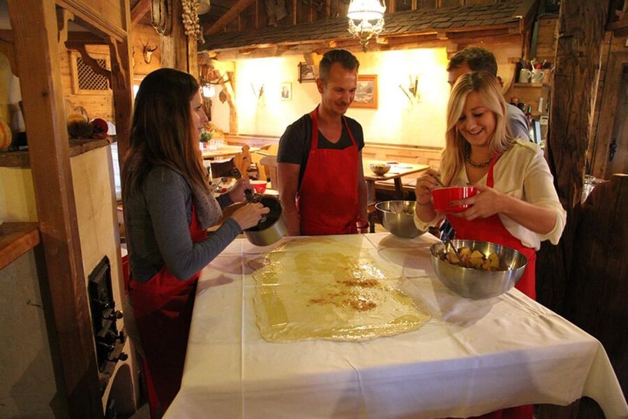 Original Sound of Music Tour & Edelweiss Cooking Class - After the Bus: Getting to the Edelweiss Cooking Class on Foot