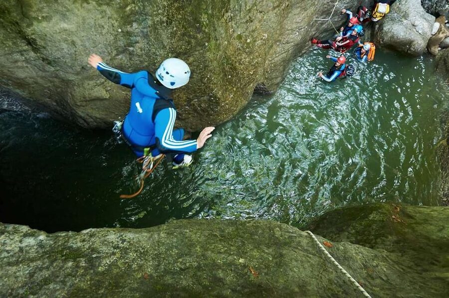 Ötztal: Beginners Canyoning Experience - The canyon run, step by step: abseils, slides, and optional jumps