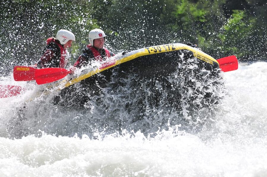 Ötztal: Rafting at Imster Canyon for Beginners - Who should book, and who should skip this beginner rafting
