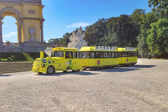 Panoramabahn Schoenbrunn - Obelisk Fountain: a pause that breaks up the route