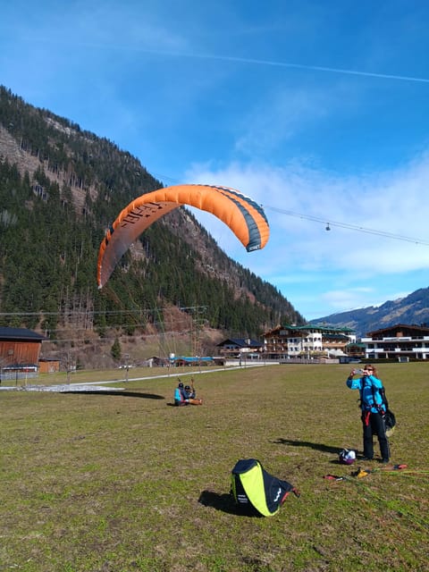 Paragliding Tandem Flight - Language Support: Staying Calm When the Questions Pop Up