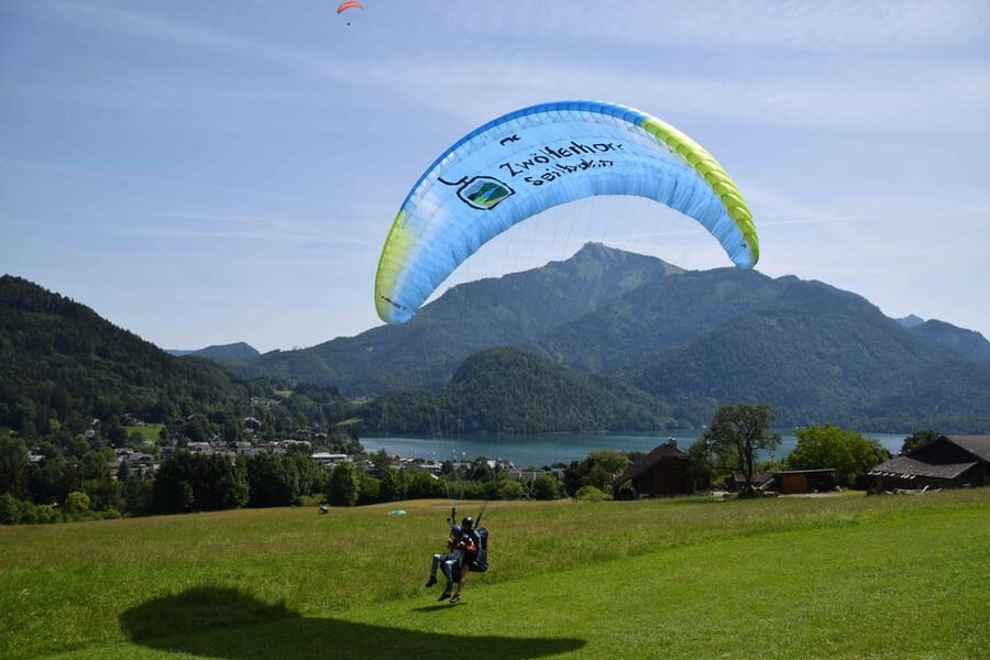 Paragliding Tandem in Salzkammergut / Sound of Music Flight - Flying over Wolfgangsee and the Sound of Music route