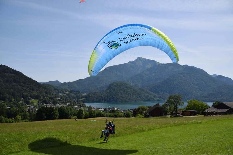 Paragliding Tandem in Salzkammergut / Sound of Music Flight - Panorama flight versus action flight, and how to choose