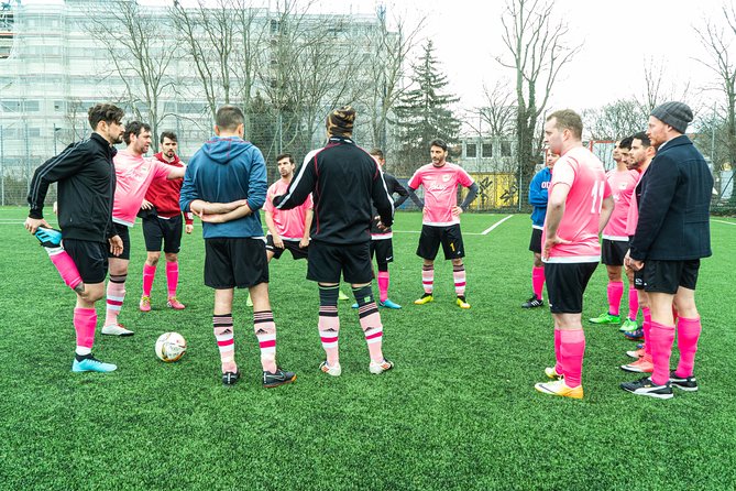 Play Football Friendly in Vienna - Pickup and meeting: saving time before the match