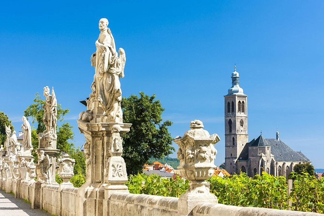 Prague-Vienna One-Way Sightseeing Day Tour - How much walking, plus where lunch fits