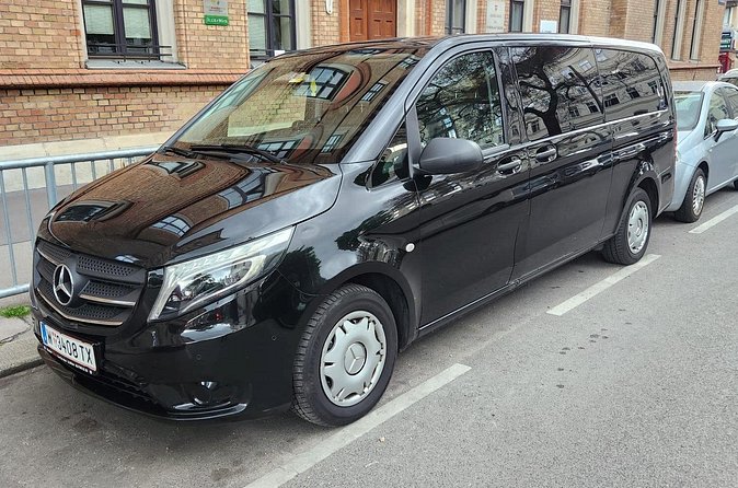 Private airport transfer in Vienna for up to 8 people in minibus - Price Value for Up to 8 People (and when it’s a smart buy)