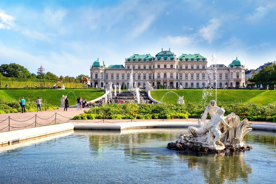 Private day trip from Budapest to Vienna and back - Belvedere Palace: how to make one palace stop count