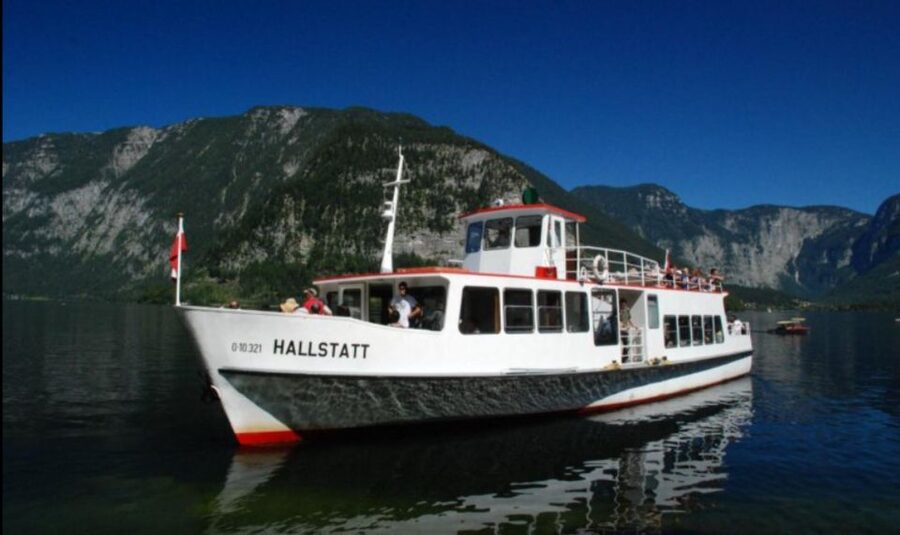 Private Hallstatt & Bad Ischl Day Tour from Salzburg - St Gilgen: A Quick Photo Stop With Big Alpine Feel