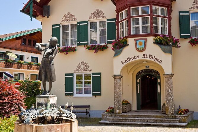 Private Lake District, St. Wolfgang and St. Gilgen Tour - St Gilgen Mozartplatz, a Photo Moment with Real Town Time