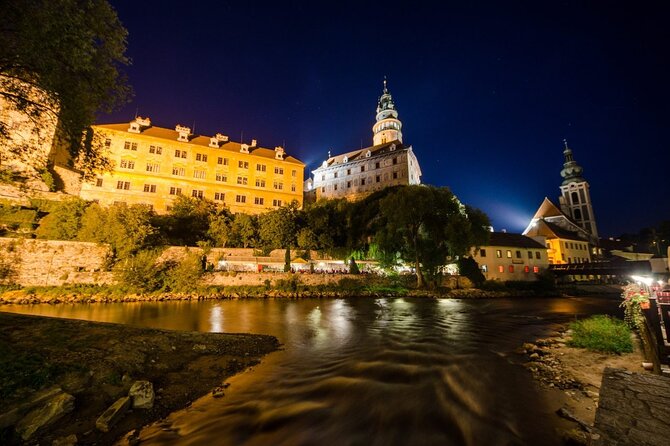 Private one way transfer from Cesky Krumlov to Vienna - The vehicle plan: new 9-seaters, bigger minibuses, and luggage space that matters
