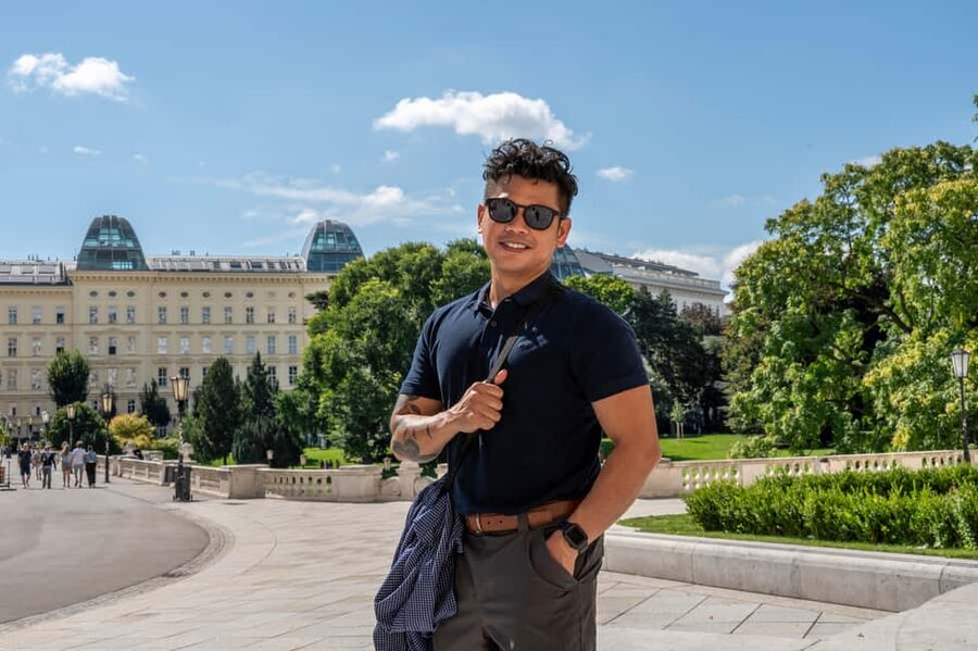 Private Photoshoot in Vienna City Center - Burggarten and the Hofburg, finishing with timeless Vienna cues