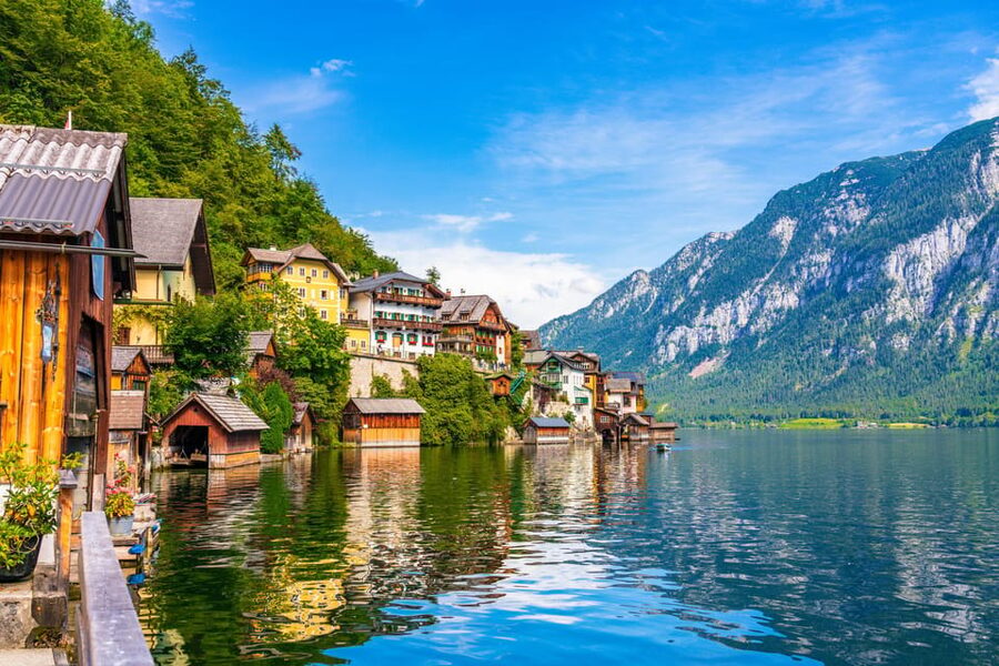 Private tour from Vienna to Hallstatt, Skywalk & Salt Mine - Your first Hallstatt block: Market Square, photos, and getting your bearings