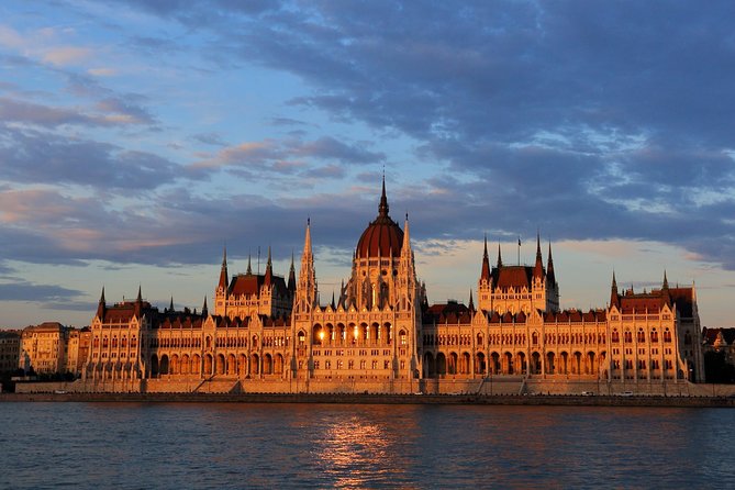 Private tour of Budapest with transfer from Vienna, Local Guide - Váci Street: a short, satisfying stretch for coffee and photos