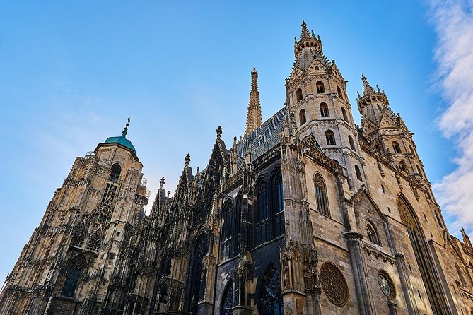 Private Transfer from Munich to Vienna with 2 hours for sightseeing - Choosing the 2-hour stop: Hallstatt, Melk, or Salzburg