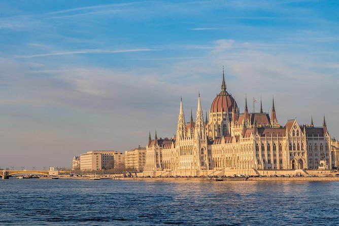 Private Transfer from Vienna to Budapest with 2 hours for sightseeing - Quick highlights