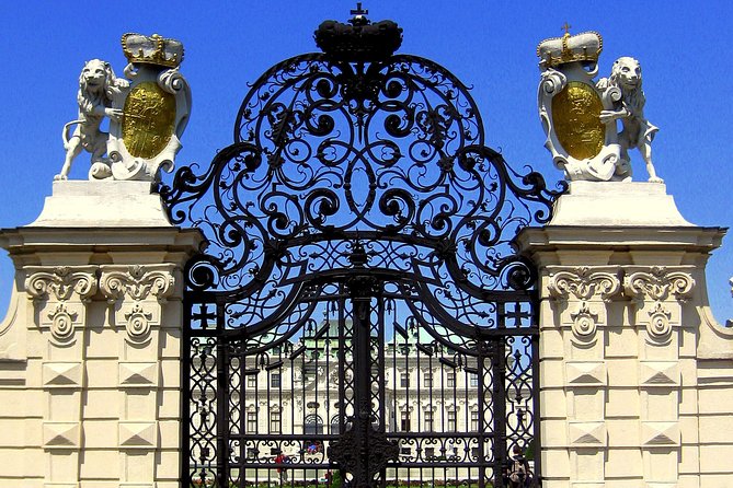 Private Vienna Highlights History Walk — WWII and Post War Vienna - Belvedere Gardens: from imperial terraces to the Second Republic (Stop 1)