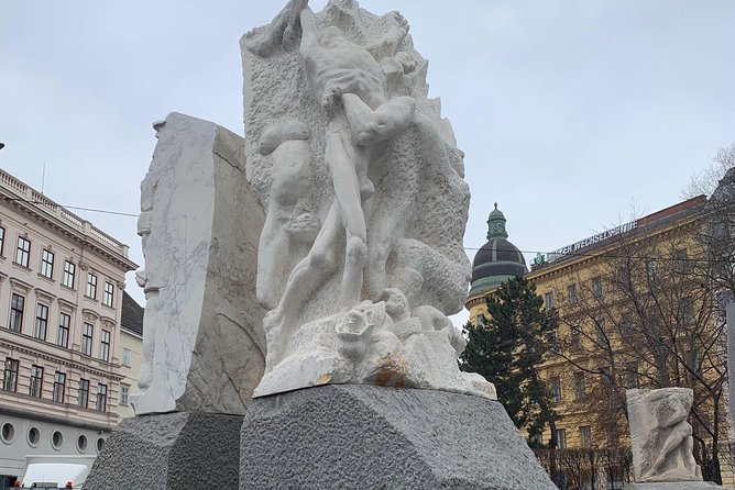 Private World War II Walking Tour in Vienna - Getting there: meeting at Helmut-Zilk-Platz and ending at St. Stephen’s