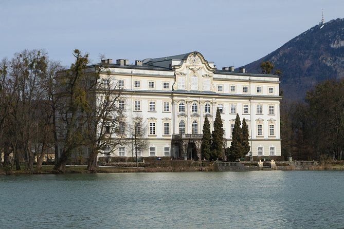 Public 4h tour to filming locations of “The Sound of Music Movie“ - Stop 5: Basilika St. Michael and the movie wedding scene reenactment