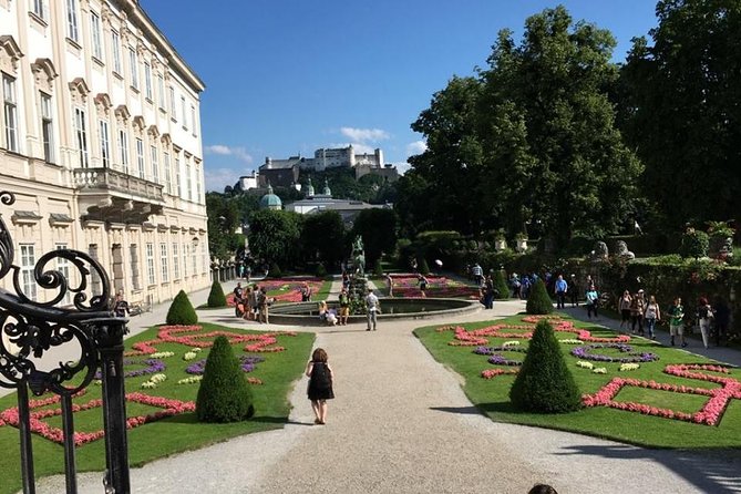 Public 8h tour to sites of "The Sound of Music Movie" & Hallstatt - Leopoldskroner Weiher, where the movie story gets grounded